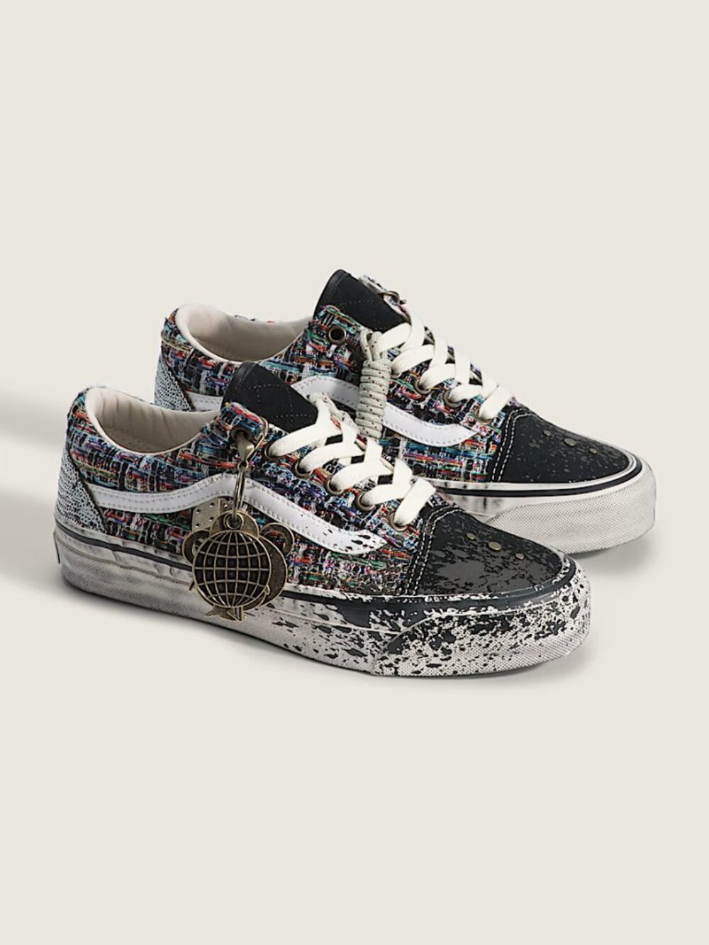 Premium Old Skool Shoe in Black / Grey Size 7.5 Men = 9.0 Women, OFFERS WELCOME!